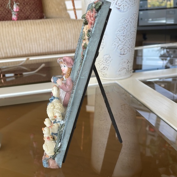 A Set of Two Vantage Collection Photo Frames, 5x7” and 3.5x5” - Picture 7 of 11